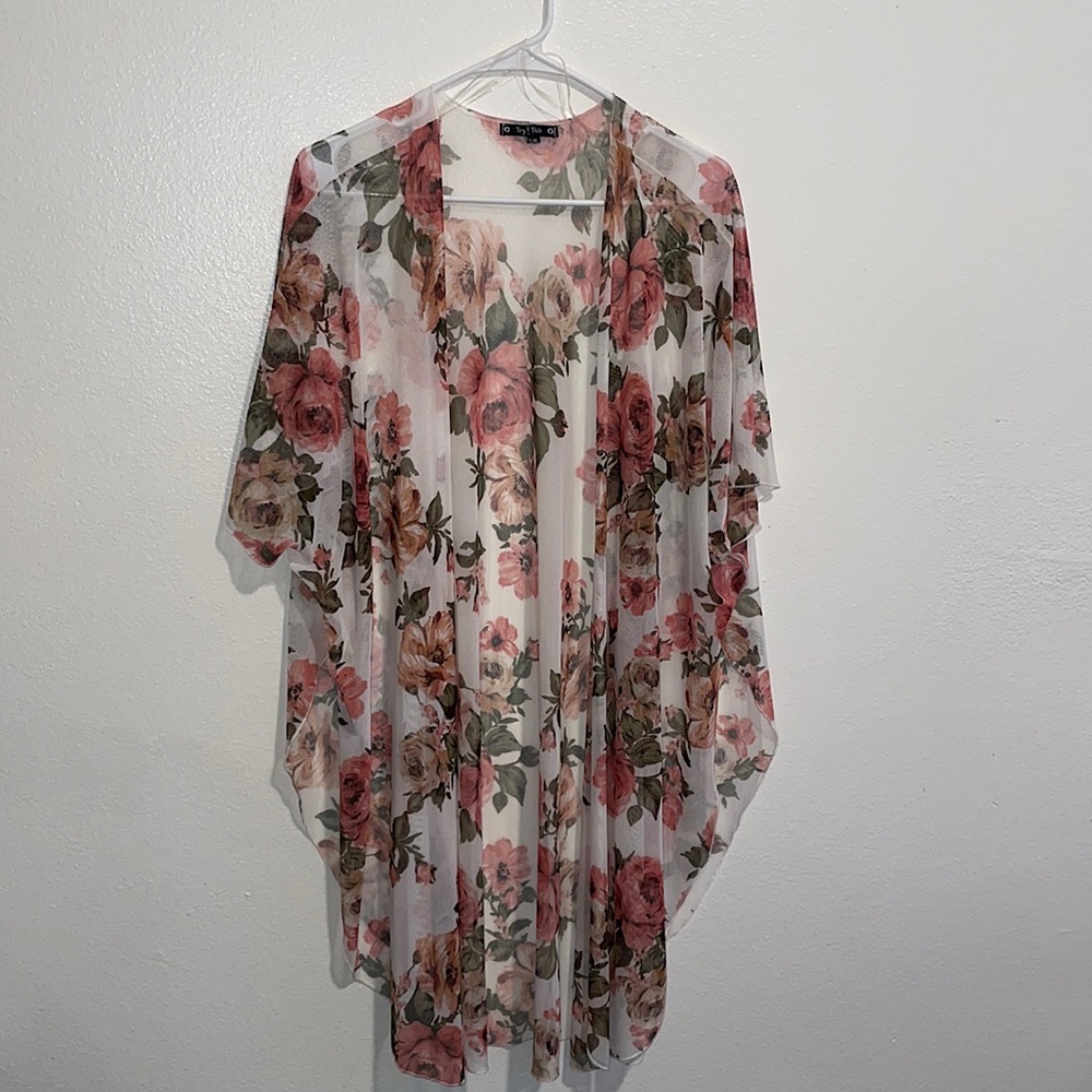 Adorable floral coverup size Extra large